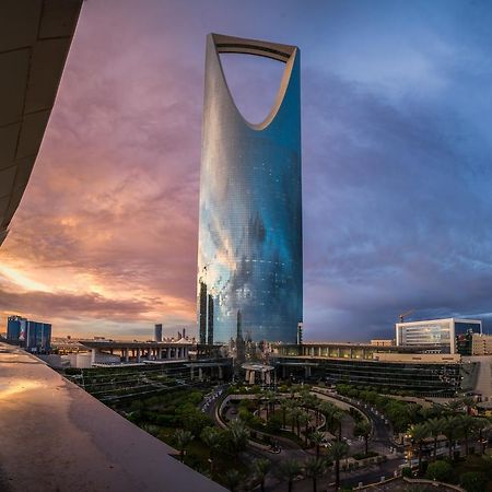 Four Seasons Hotel Riad Exterior foto The Kingdom Centre, the second tallest building in the Middle East