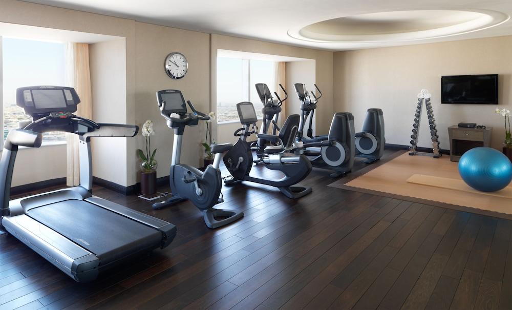 Four Seasons Hotel Riad Exterior foto A gym at a hotel