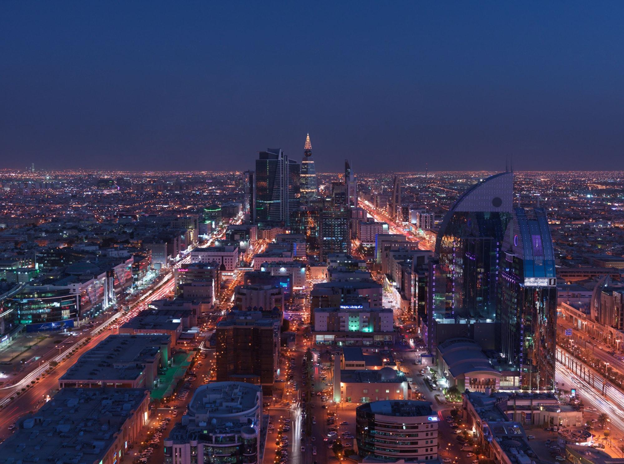 Four Seasons Hotel Riad Exterior foto Riyadh skyline