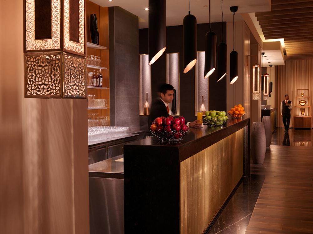 Four Seasons Hotel Riad Exterior foto The Royal Orchid Spa