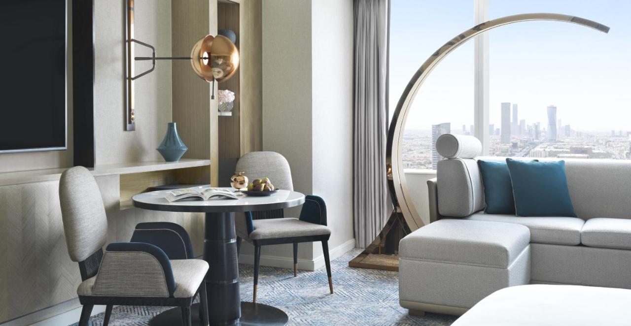 Four Seasons Hotel Riad Exterior foto A living room at the Ritz-Carlton, DIFC