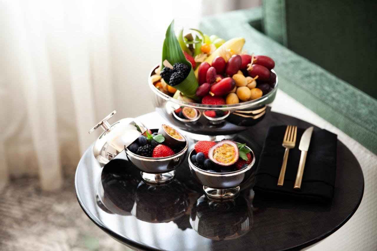 Four Seasons Hotel Riad Exterior foto Fruit platter