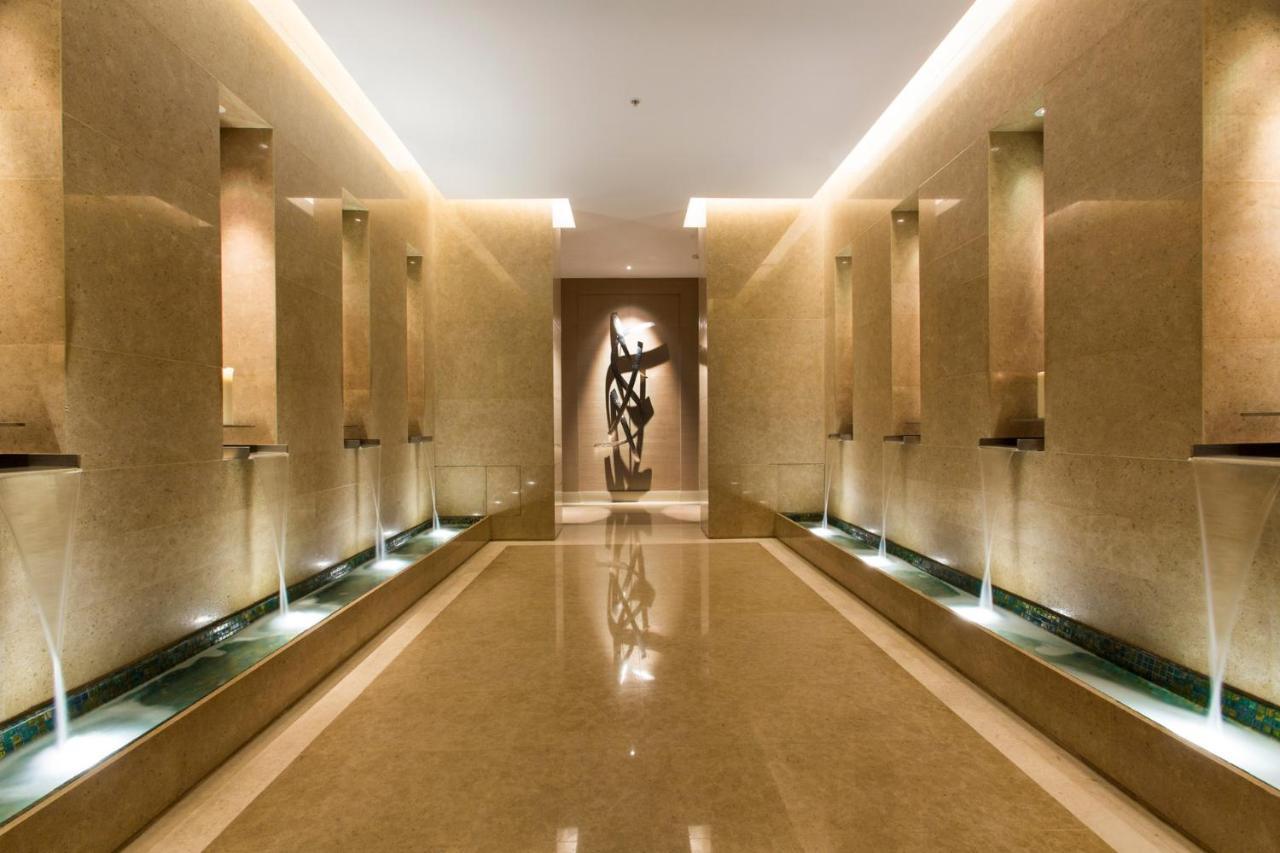 Four Seasons Hotel Riad Exterior foto The interior of the hotel