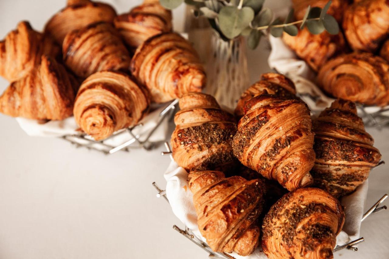 Four Seasons Hotel Riad Exterior foto Croissants