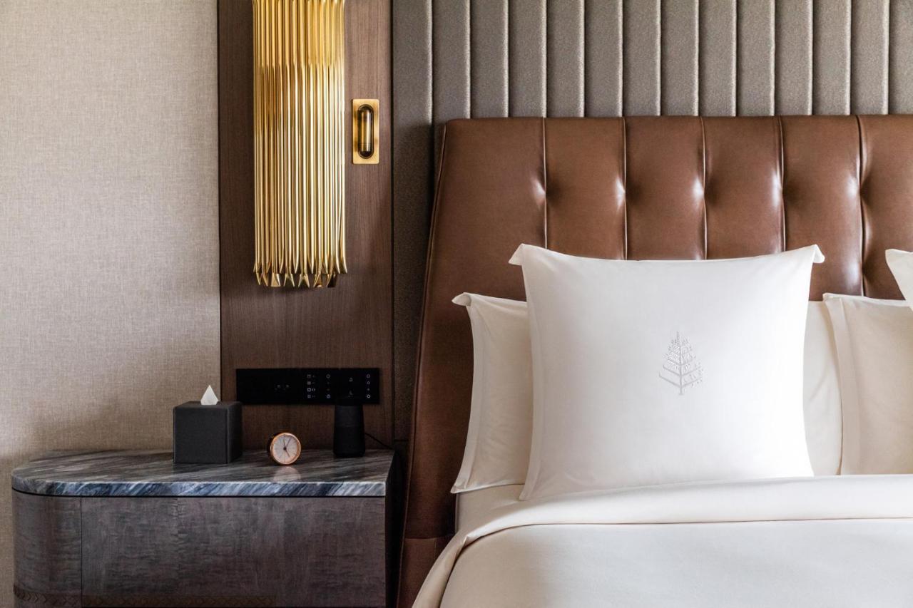 Four Seasons Hotel Riad Exterior foto A bed at The St. Regis