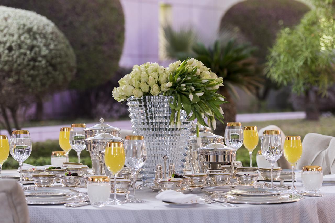 Four Seasons Hotel Riad Exterior foto Tableware